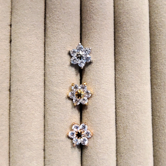 Flower Body Jewelry - Picture 1 of 3